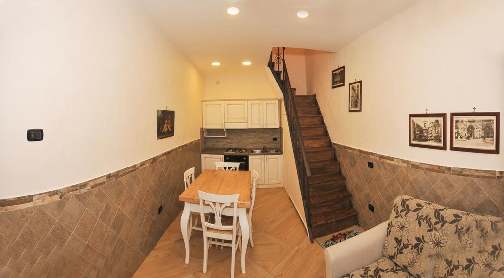 Look House Apartment Наполи Екстериор снимка