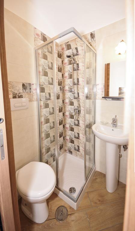 Look House Apartment Наполи Екстериор снимка